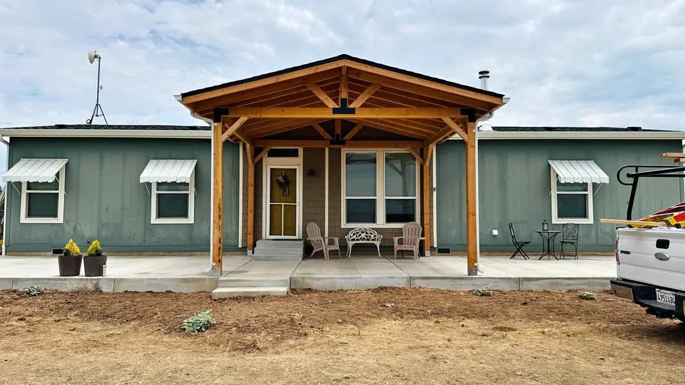 Front Entry Façade — gallery photo 1