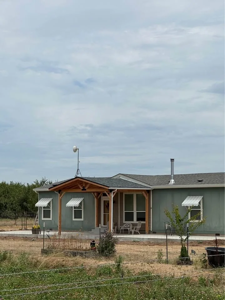 Front Entry Façade — gallery photo 4